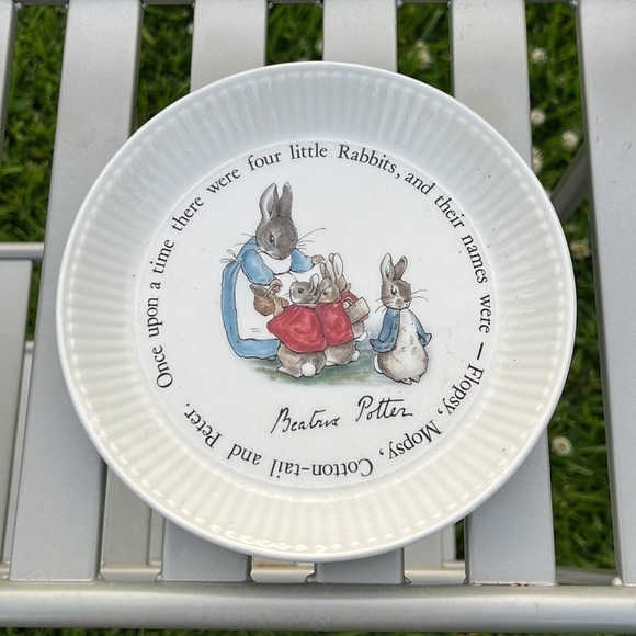 Wedgwood Peter Rabbit plate set - Picture 4 of 11